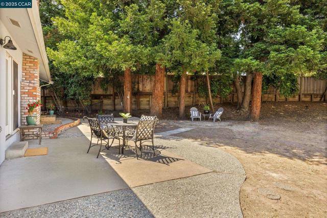 40 Loma Vista, Walnut Creek CA: https://media.crmls.org/mediaz/c0a76f2c-a609-4034-a576-ca67bb01fe8a.jpg