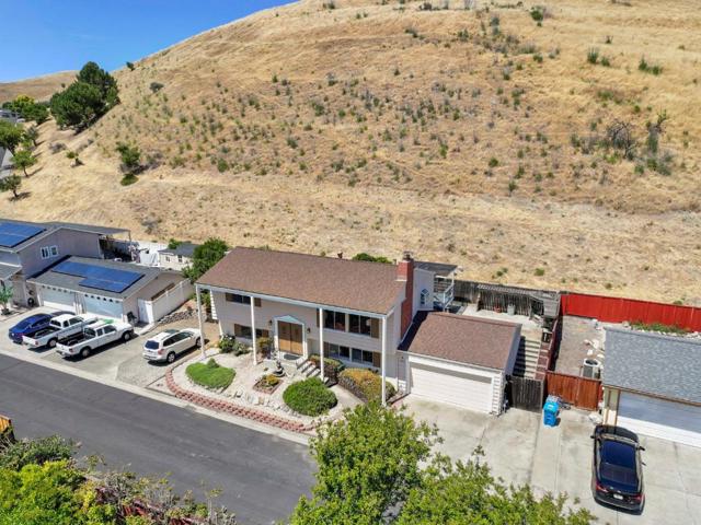 423 Riviera Drive, Union City CA: https://media.crmls.org/mediaz/c0a7a1ba-85e9-47e8-bf1b-08698b2ba707.jpg