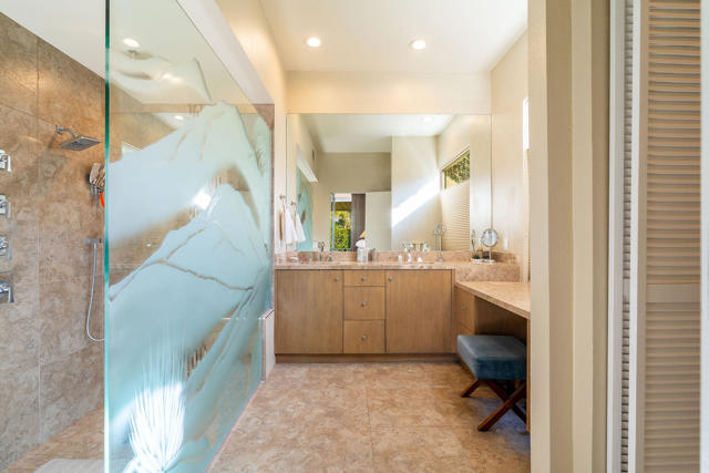 47212 Marrakesh Drive, Palm Desert CA: https://media.crmls.org/mediaz/c0a84756-6643-4980-9708-bf5c582c2574.jpg