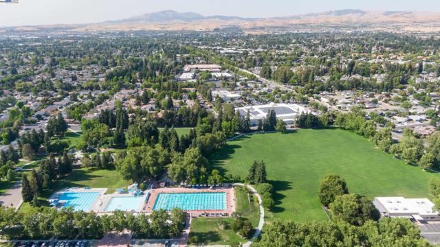 1984 Brooktree Way, Pleasanton CA: https://media.crmls.org/mediaz/c0a84be7-397d-484c-8b7b-cb4e56a0d1a2.jpg