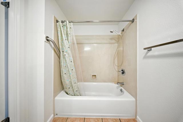 989 Webster, Oakland CA: https://media.crmls.org/mediaz/c0a8c507-4f25-47b3-b21e-ccab7538f1d9.jpg