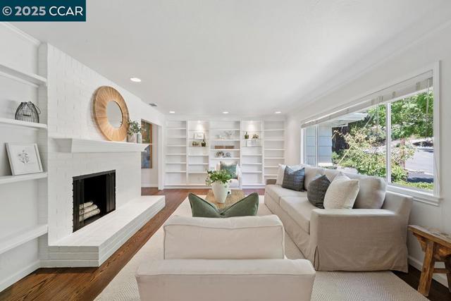 4 Harold Dr, Moraga CA: https://media.crmls.org/mediaz/c0a8ddda-1c6b-4c0c-96fe-f107cfc5168f.jpg