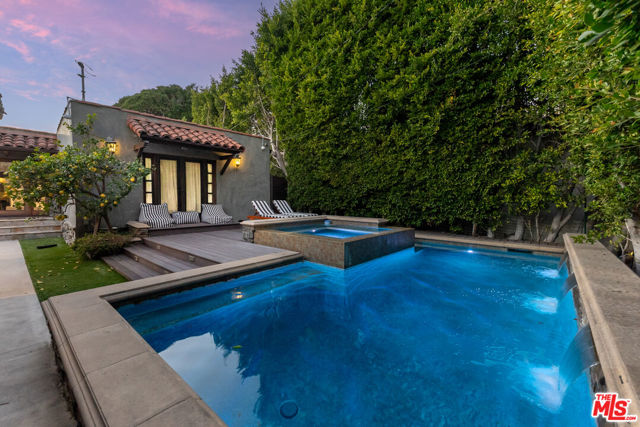 338 Westbourne Drive, West Hollywood CA: https://media.crmls.org/mediaz/c0a8f9a5-e7d6-47d9-b80b-43c61d850bf7.jpg