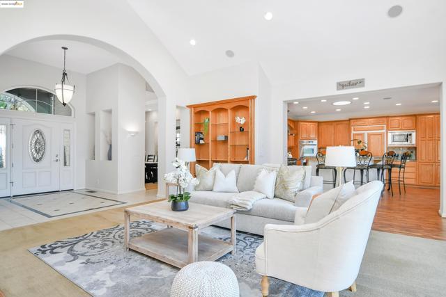 16096 Parkridge Ave, Sonora CA: https://media.crmls.org/mediaz/c0a8fd88-38d4-4f64-83aa-193818662a8e.jpg