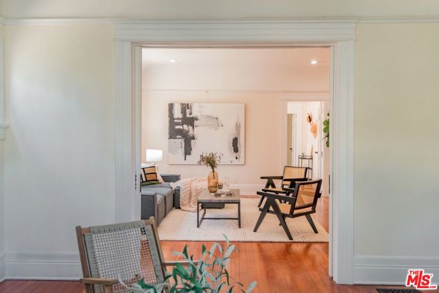 2057 S Oxford Avenue, Los Angeles CA: https://media.crmls.org/mediaz/c0a997de-db59-471d-bfec-7c3a80565052.jpg
