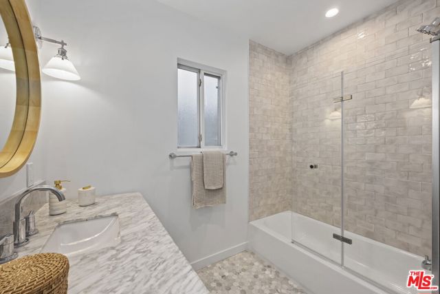 3908 Bentley Avenue, Culver City CA: https://media.crmls.org/mediaz/c0a9c268-aa28-449f-aecd-d6ee19297cc4.jpg