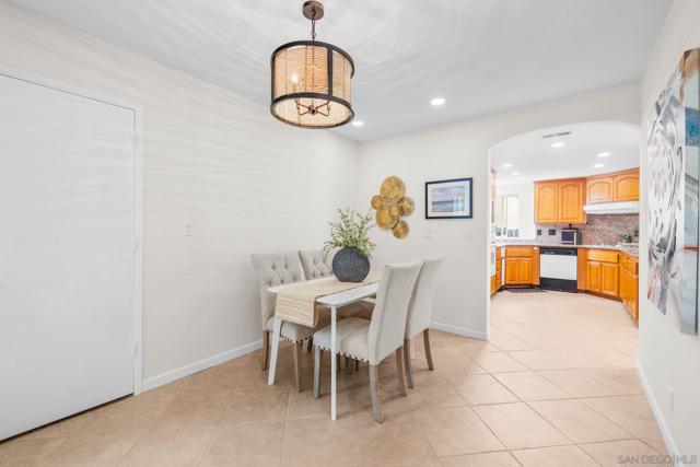 3560 Donna Dr, Carlsbad CA: https://media.crmls.org/mediaz/c0a9d683-1db3-418a-8c90-b52293f0c2b1.jpg