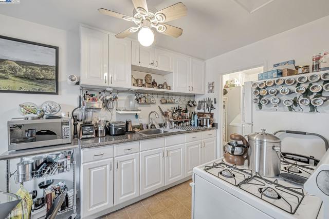 4655 Augustine St, Pleasanton CA: https://media.crmls.org/mediaz/c0aa89ca-ae51-47ba-894f-216f306c5cde.jpg