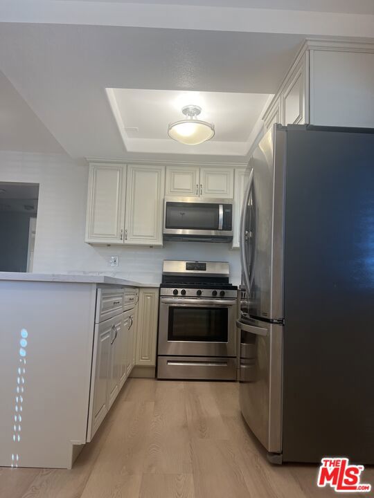 1017 Sonora Avenue, Glendale CA: https://media.crmls.org/mediaz/c0aa90f5-79d2-4e98-81b7-4888282a54e4.jpg