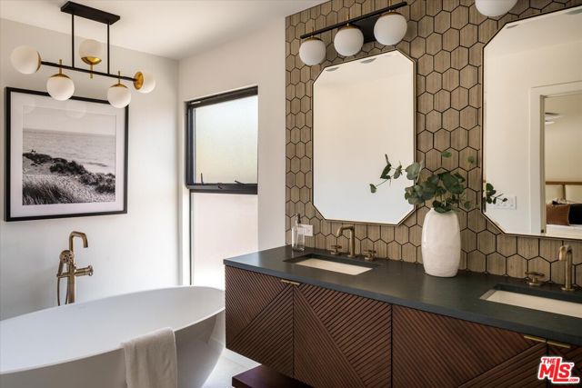 2313 Banyan Drive, Los Angeles CA: https://media.crmls.org/mediaz/c0ab0ad5-c6c6-436f-91b8-bbf4b66838ba.jpg
