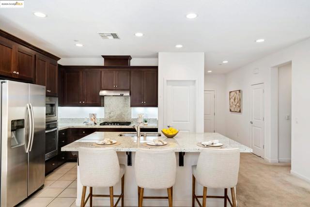 112 Willowrun Way, Oakley CA: https://media.crmls.org/mediaz/c0ab31f9-370d-4fc4-91e1-de0fdc8de7e1.jpg