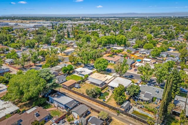 312 Oakshire Avenue, Modesto CA: https://media.crmls.org/mediaz/c0ab3a6a-4b49-4b05-a16c-683ea86ca042.jpg