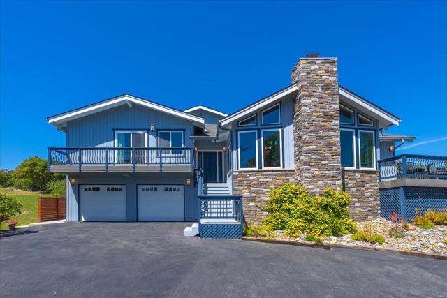 24805 Corte Poco, Salinas CA: https://media.crmls.org/mediaz/c0ab45ee-d6c4-4370-abea-0a9d57b83241.jpg