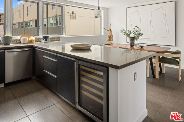 310 Washington Boulevard, Marina del Rey CA: https://media.crmls.org/mediaz/c0ab6249-1f68-48de-9212-00ee31035e2a.jpg
