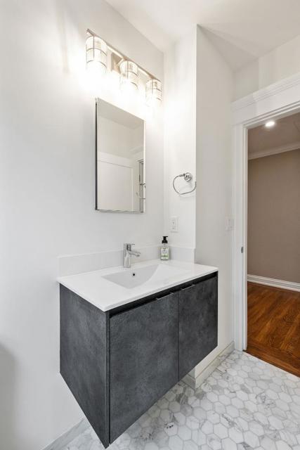 711 Laurel Avenue, Burlingame CA: https://media.crmls.org/mediaz/c0ac508c-bb35-492a-bf55-d2871e2e1931.jpg