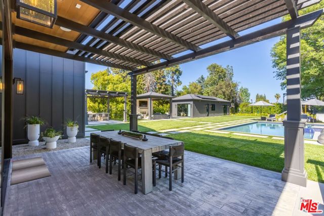 5084 Valjean Avenue, Encino CA: https://media.crmls.org/mediaz/c0ad2c2e-084e-4f28-962e-f5a0e4b29e36.jpg