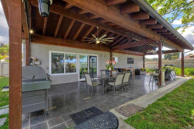 519 Meadow Grove Place, Escondido CA: https://media.crmls.org/mediaz/c0ad605f-dbb1-489f-9de1-09bb81fd9053.jpg