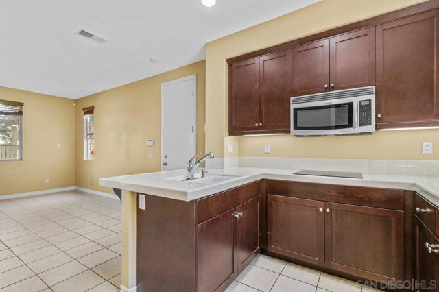 2957 Ranch Gate Rd, Chula Vista CA: https://media.crmls.org/mediaz/c0adf869-fdd7-46e8-b01f-ceff757c34ce.jpg