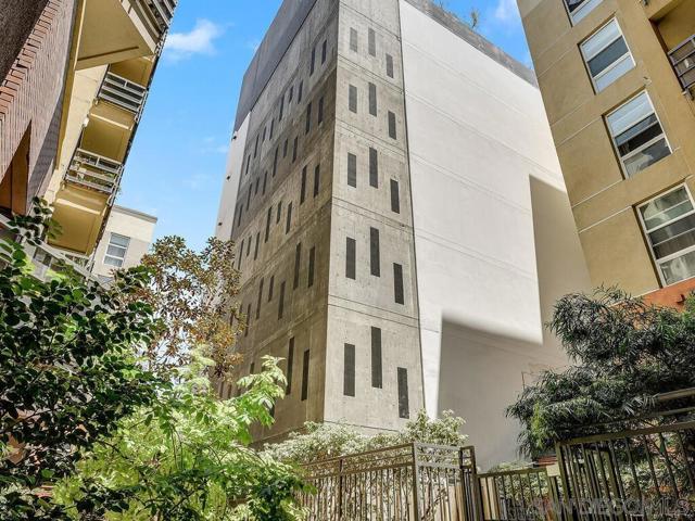 1225 Island Ave, San Diego CA: https://media.crmls.org/mediaz/c0ae16e3-4477-4364-825d-4a0c121fc161.jpg