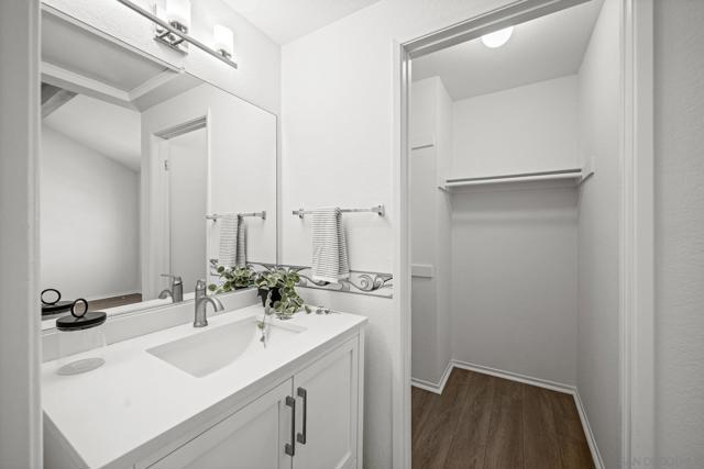 740 Breeze Hill Rd, Vista CA: https://media.crmls.org/mediaz/c0ae5c1f-1ff9-4ef8-b495-8819249e6e6a.jpg
