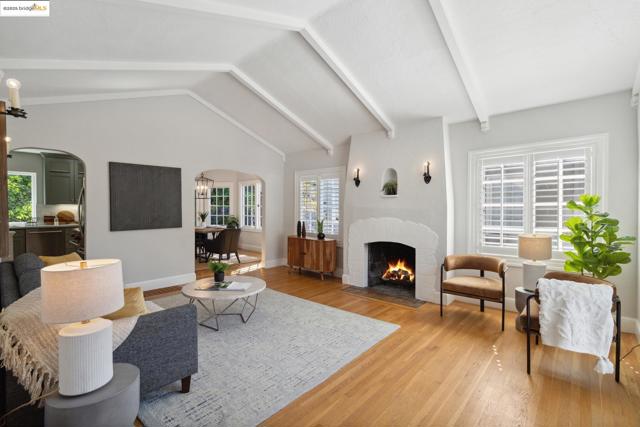 Image 5 of 37 For 1633 Trestle Glen Rd