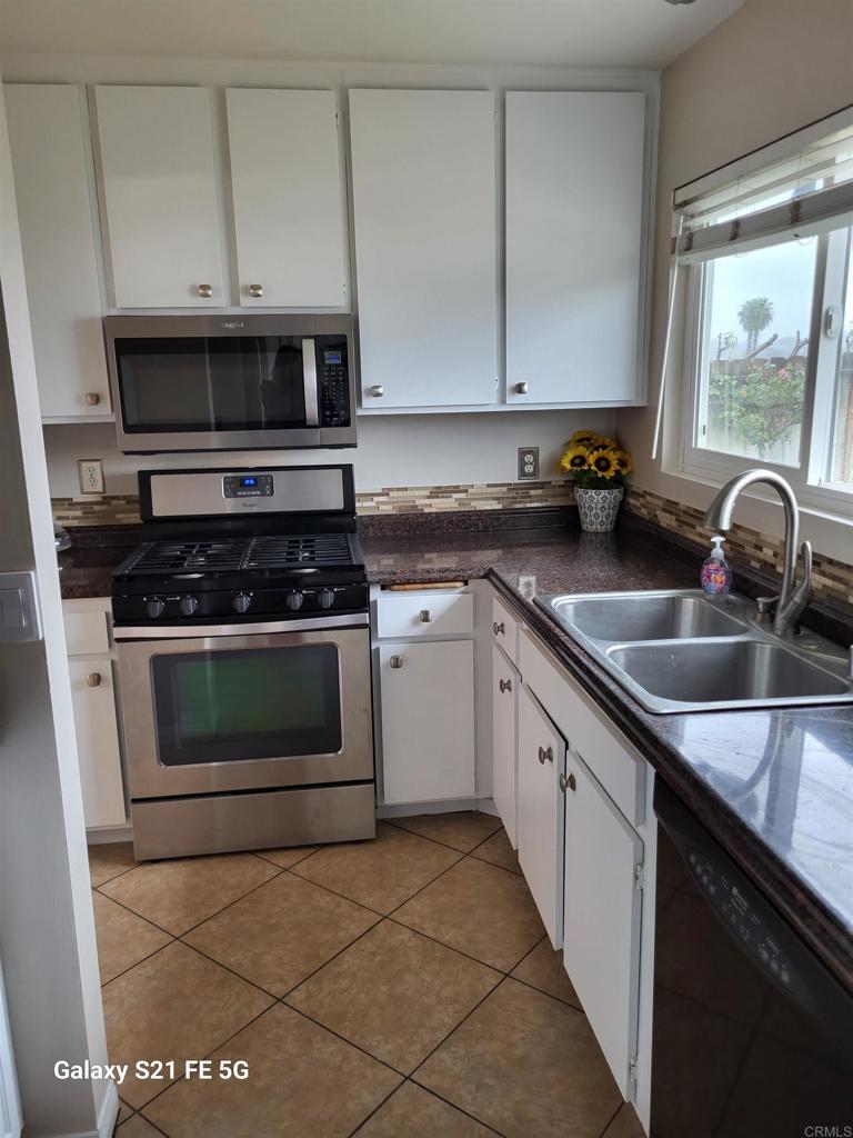 4737 Rising Glen Drive - photo 5