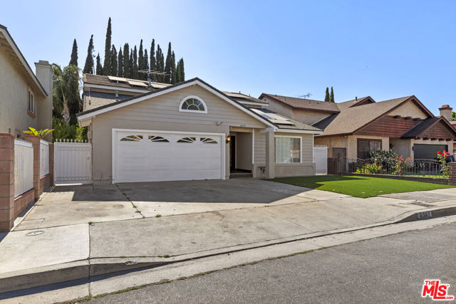 8557 Norwich Avenue, North Hills CA: https://media.crmls.org/mediaz/c0af0482-79bb-4250-9085-426ec2c5424a.jpg