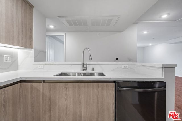 5245 Santa Monica Boulevard, Los Angeles CA: https://media.crmls.org/mediaz/c0af0b15-882c-4a87-86cb-1f82eb08a9bc.jpg