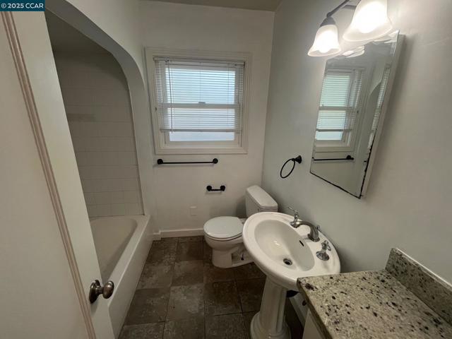 1509 Lake St, Calistoga CA: https://media.crmls.org/mediaz/c0af1602-90d6-4bc4-b122-a847f8a65e7f.jpg