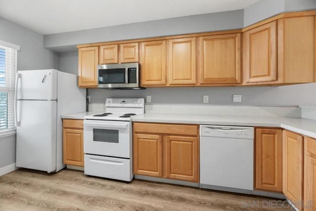 1111 Seacoast Dr, Imperial Beach CA: https://media.crmls.org/mediaz/c0af6959-ceb1-46b2-a2ee-d35890f5a2d8.jpg
