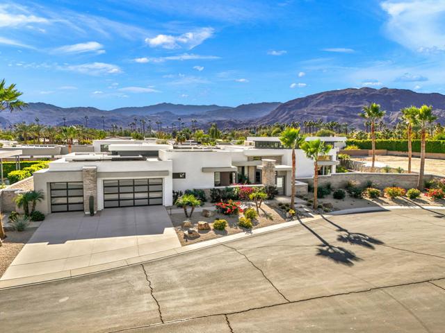 23 Emerald Court, Rancho Mirage CA: https://media.crmls.org/mediaz/c0af7926-39ec-48f7-b5df-354dec5190a4.jpg