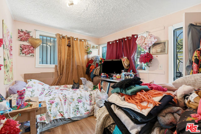 547 N St Louis Street, Los Angeles CA: https://media.crmls.org/mediaz/c0afea4f-5083-4731-ae30-baf9281b34cc.jpg