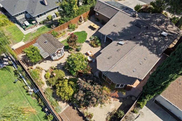 18371 Montpere Way, Saratoga CA: https://media.crmls.org/mediaz/c0b01d0a-7523-46e5-927f-b715dd90f71b.jpg