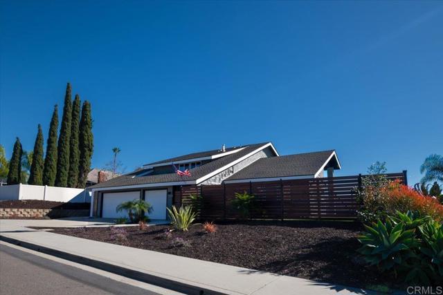 Detail Gallery Image 2 of 38 For 7310 Esfera St, Carlsbad,  CA 92009 - 4 Beds | 3 Baths