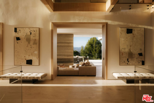 16187 Royal Oak Road, Encino CA: https://media.crmls.org/mediaz/c0b08918-0dda-4fd6-8f8b-dc46a942b836.jpg