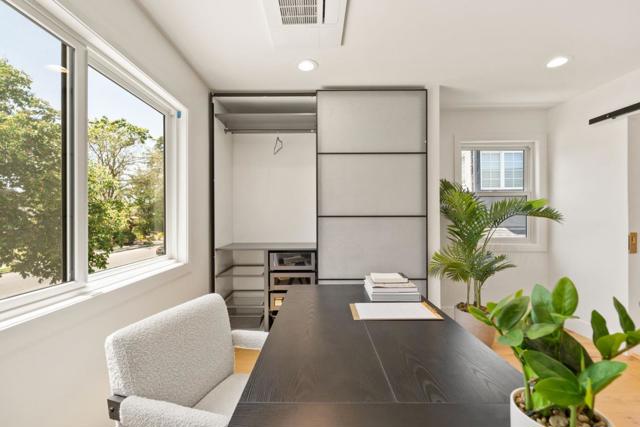 1025 Walnut Street, San Carlos CA: https://media.crmls.org/mediaz/c0b0c7ec-1c88-4179-bee4-671d5be3f0de.jpg
