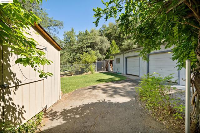 Image 21 of 41 For 2992 Buckboard Rd