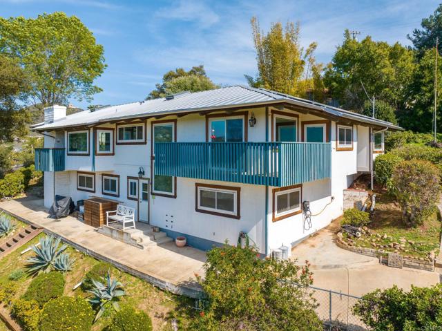 1628 Lone Oak Rd, Vista CA: https://media.crmls.org/mediaz/c0b0fe8b-fe41-4ac5-ad70-d309476fd971.jpg