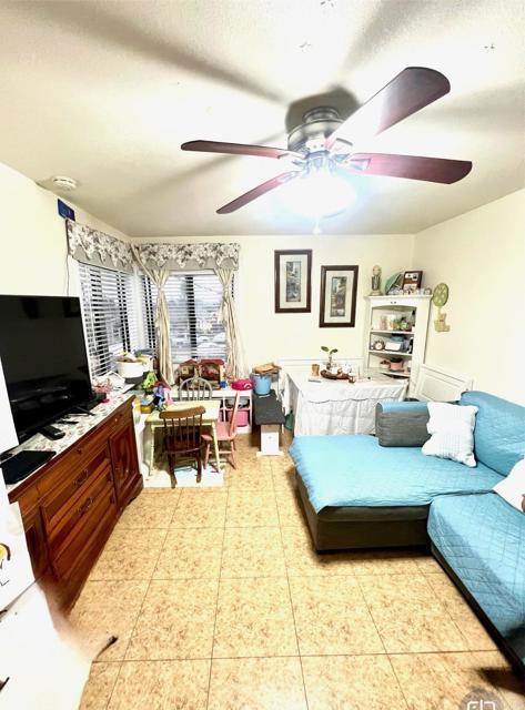 4162 4164 38Th Street, San Diego CA: https://media.crmls.org/mediaz/c0b120a0-3977-4d57-a581-04e16d2934bd.jpg
