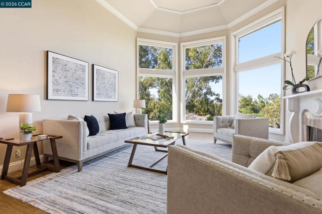 Image 4 of 50 For 725 Castle Rock Rd