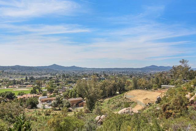 2044 Eula Lane, El Cajon CA: https://media.crmls.org/mediaz/c0b15c85-dc59-427c-9d28-4e59d0c3351a.jpg