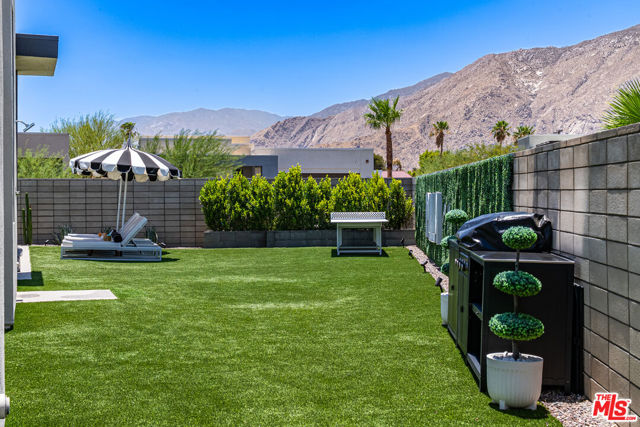 400 Fountain Drive, Palm Springs CA: https://media.crmls.org/mediaz/c0b26ab4-89ad-4f5a-a13d-37ad01209d83.jpg