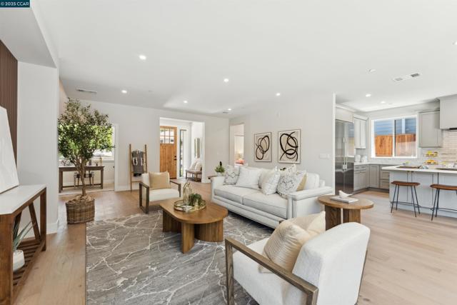 951 Yorkshire Ct, Lafayette CA: https://media.crmls.org/mediaz/c0b276d0-67aa-4ea6-9ba6-9ebd347bc87b.jpg