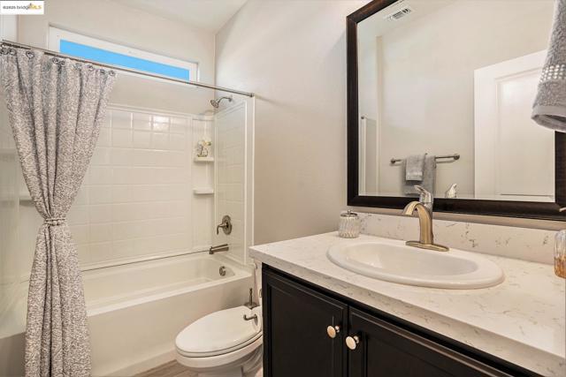 102 Coral St, Brentwood CA: https://media.crmls.org/mediaz/c0b2cd45-7825-4747-9426-966fde3910ff.jpg