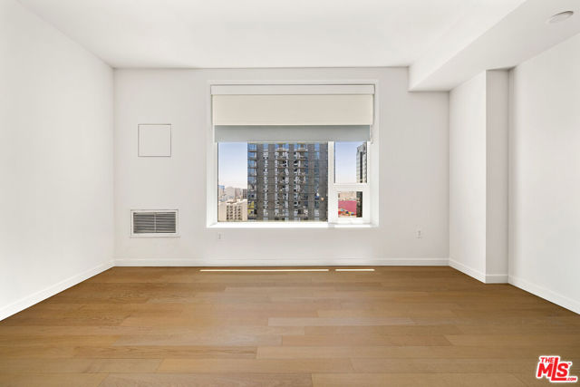 1050 S Grand Avenue, Los Angeles CA: https://media.crmls.org/mediaz/c0b317a8-a505-46af-8382-8b068c4d4c78.jpg
