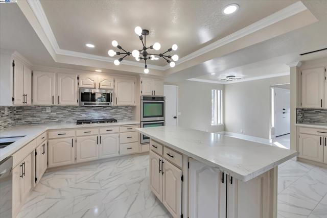 Image 5 of 60 For 4280 Hillview Dr