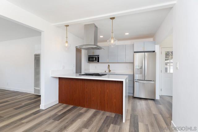 4361 Alamo Dr, San Diego CA: https://media.crmls.org/mediaz/c0b33e84-a800-446e-9929-312f942ae85b.jpg