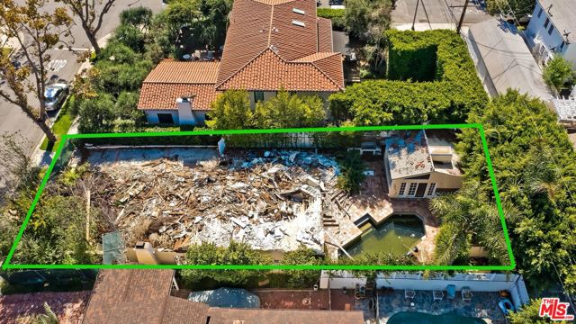 DRONE VIEW OF LOT W/POOL & GUEST HOUSE