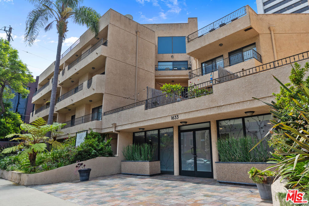 1633 S Bentley Avenue #103