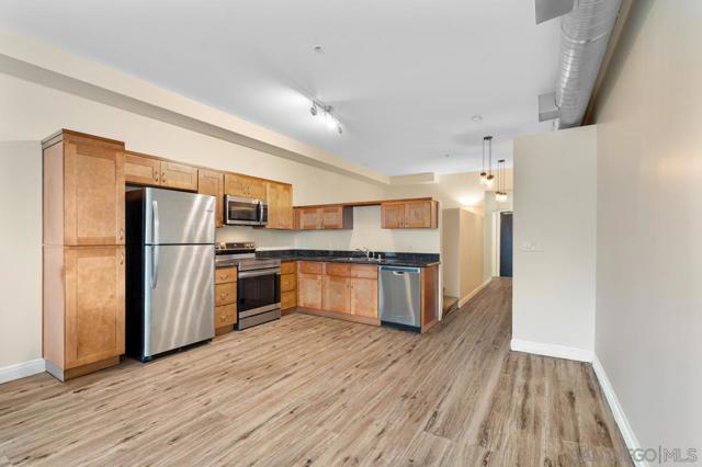 889 Date St, San Diego CA: https://media.crmls.org/mediaz/c0b3742c-5801-4a1d-9bc4-771135314085.jpg